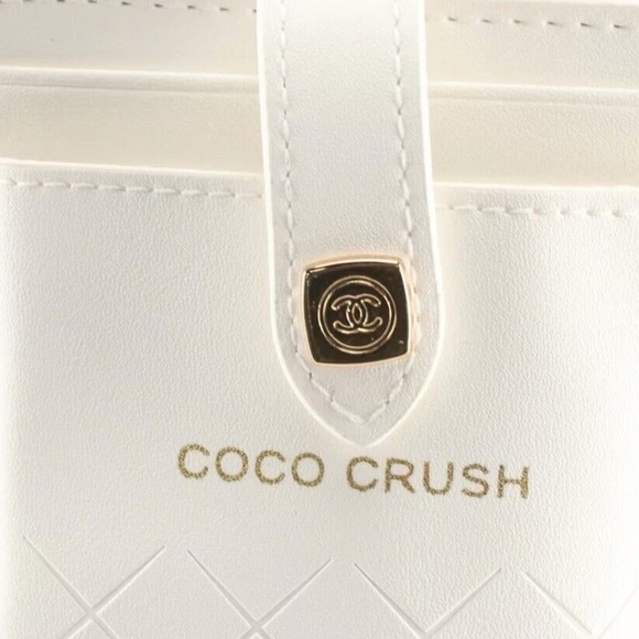 CHANEL Limited Edition Coco White Crossbody/Phone Case/Card holder NEW FREE gift - Picture 4 of 12